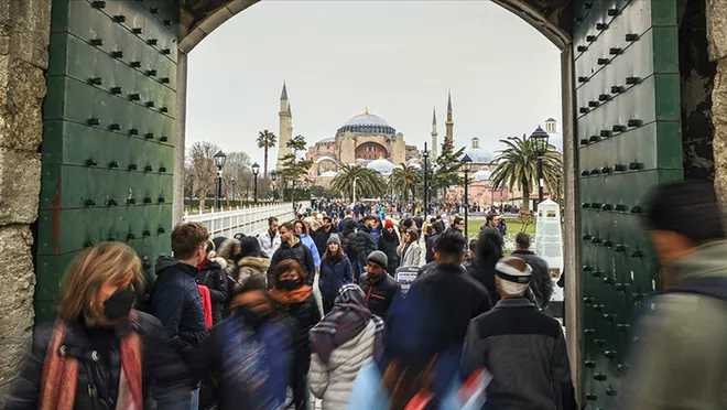 Yabancı Türkiye’ye akın ediyor: Yılın ilk 4 ayında ziyaretlerde çift haneli yükseliş
