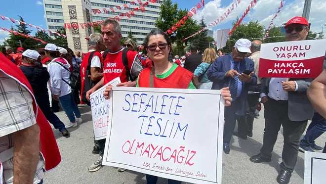“Mutfakta yangın var, bıçak kemiğe dayandı!”