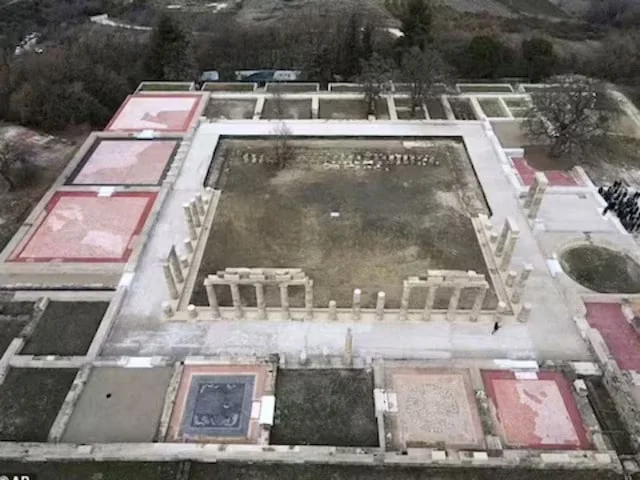 Büyük İskender’in Banyosu Yunanistan’ın Aigai Sarayı’nda Keşfedildi