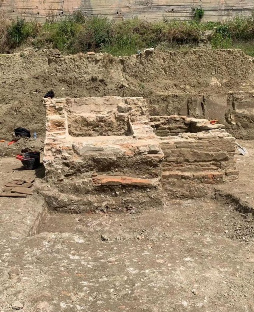 Arnavutluk’ta türünün ilk örneği olan 1.600 yıllık kapalı yüzme havuzu keşfedildi