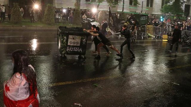 Gürcistan sokaklarında kaos!