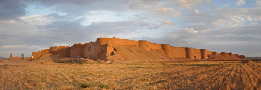 Restore edilmiş duvarlar 1500 yaşındaki Şehr-i Belkeys’te yıkılıyor