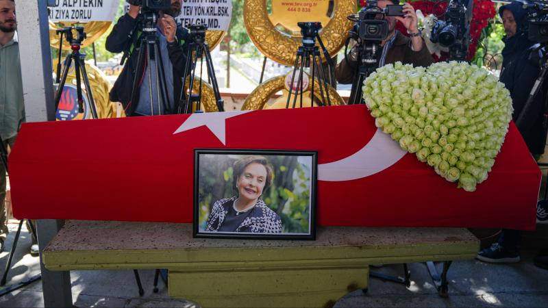 Usta oyuncu Ayten Gökçer İstanbul’da son yolculuğuna uğurlandı