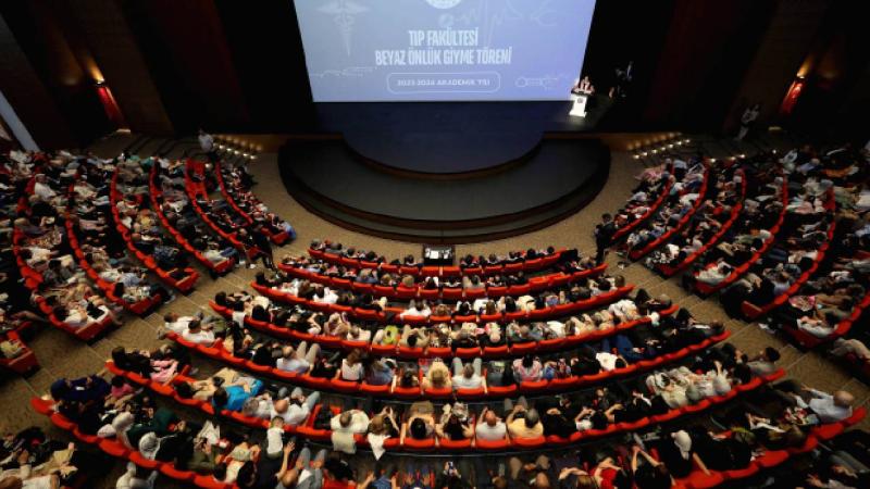 Gaziantep Üniversitesinde 320 tıp öğrencisi beyaz önlük giydi