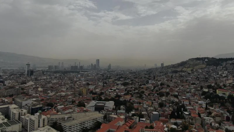 İzmir’de çöl tozu kabusu: Çöl tozu sis gibi kente çöktü