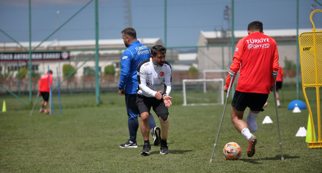 İsmail Temiz: Şampiyon gidip, şampiyon döneceğiz