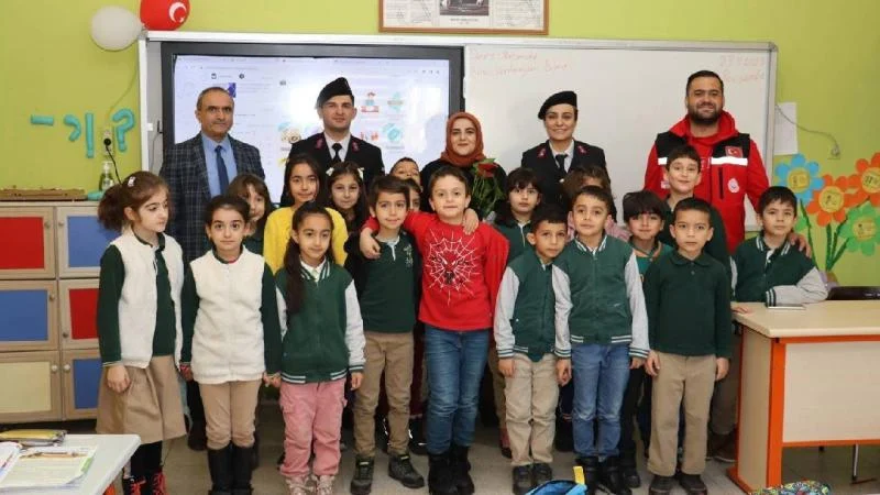 Çorum’da jandarma ekipleri öğrencilere eğitim verdi
