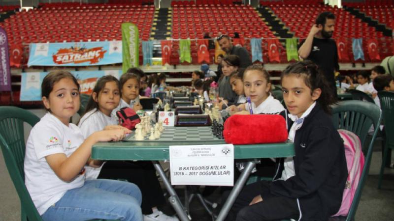 Kayseri’de ilkokullar arası satranç turnuvası düzenlendi