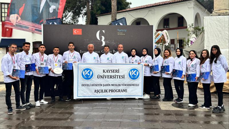 Kayseri Üniversitesi öğrencileri yemek yarışmasından 11 madalyayla döndü