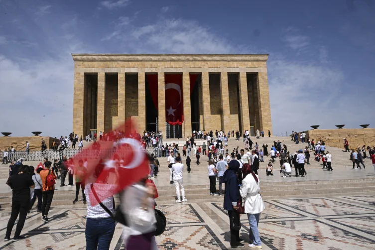 Anıtkabir 19 Mayıs’ta 220 bini aşkın ziyaretçiyi ağırladı