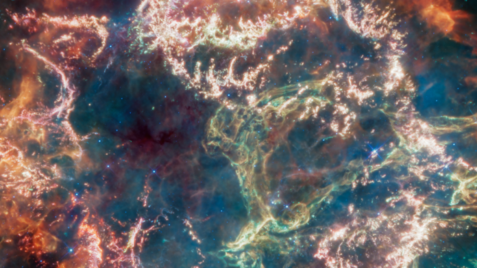 Uzay Teleskobu Görüntülerindeki Tüm O Renkler Nereden Geliyor?