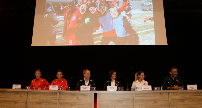 A Milli Kadın Futbol Takımı, üniversite öğrencileriyle buluştu