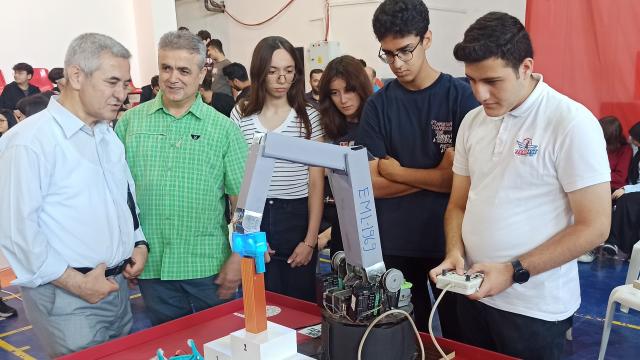 Osmaniye’de “Kod 80” projesi: Öğrenciler tasarladıkları robotlarla yarışıyor