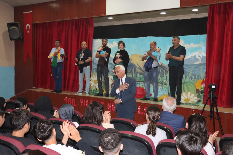 Nahçıvan Devlet Tiyatrosu, Iğdır’ın unutulmuş masallarını sahneledi