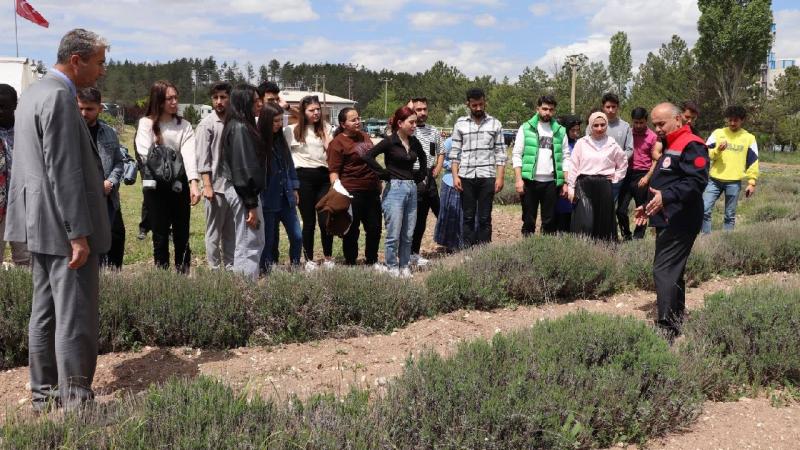 Sivas’ta ziraat mühendisi adayları uygulama bahçesini ziyaret etti