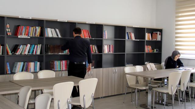 Bayburt Belediyesi Aile Yaşam Merkezi’ndeki kütüphane öğrencilerin hizmetine açıldı