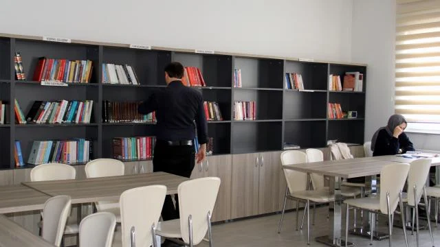 Bayburt Belediyesi Aile Yaşam Merkezi’ndeki kütüphane öğrencilerin hizmetine açıldı