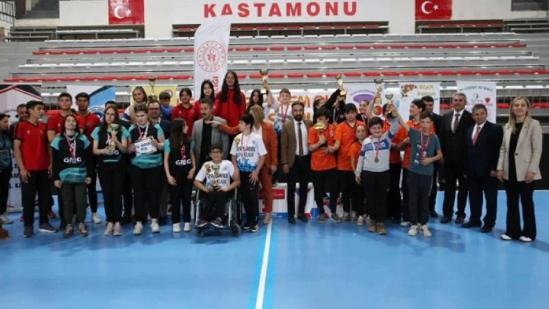 Kastamonu’da özel öğrencilerin yarıştığı floor curling turnuvası sona erdi