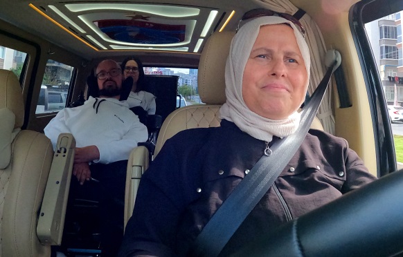 SMA hastası çocuklarını gezdirebilmek için 50’sinden sonra ehliyet aldı