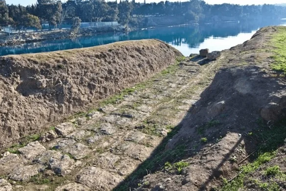 Eski Yunanlılar Karadan Kargo Taşımak için Bir Yol İnşa Ettiler: Demiryolunun Babası: Diolkos