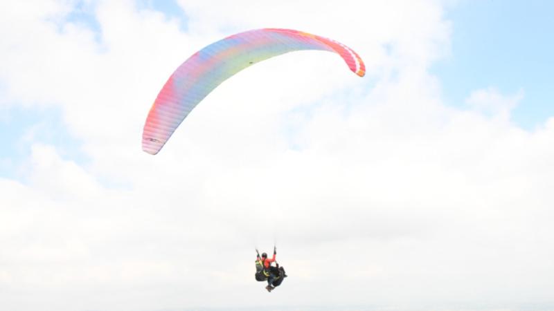 Yamaç paraşütü tutkunları Balıkesir Türkmentepe’de buluştu