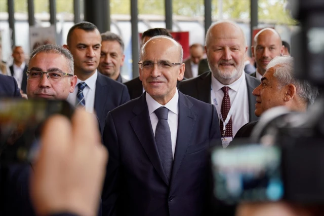 Almanya’nın Kuzey Ren Vestfalya Eyaleti Başbakanı Türk İş İnsanlarını Övdü