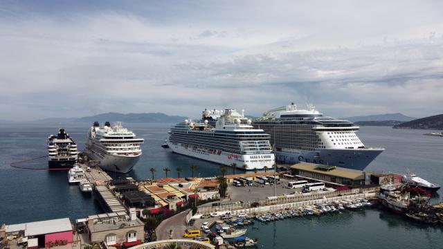 Kuşadası’na 2 günde kruvaziyerlerle 13 bin 540 turist geldi