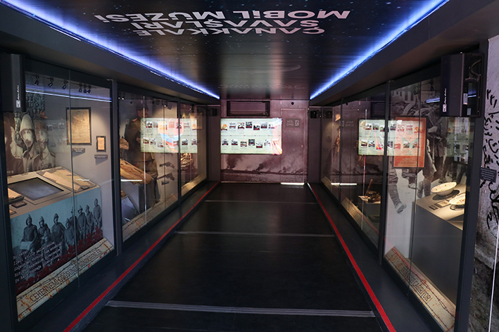 “Al Sancağın Dalgalandığı Her Yerdir Çanakkale” sloganıyla yola çıkan mobil müze, Samsun’da ziyaretçilere kapılarını açtı.