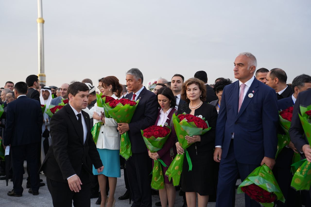 Mahdumkulu Firaki Heykelinin Açılışı Aşkabat’ta Yapıldı