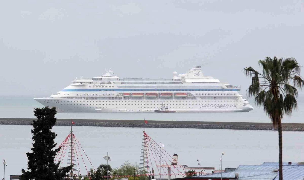Rus Turistleri Taşıyan Kruvaziyer Gemi son 14 gün içerisinde Samsun’a 3. Kez Geldi