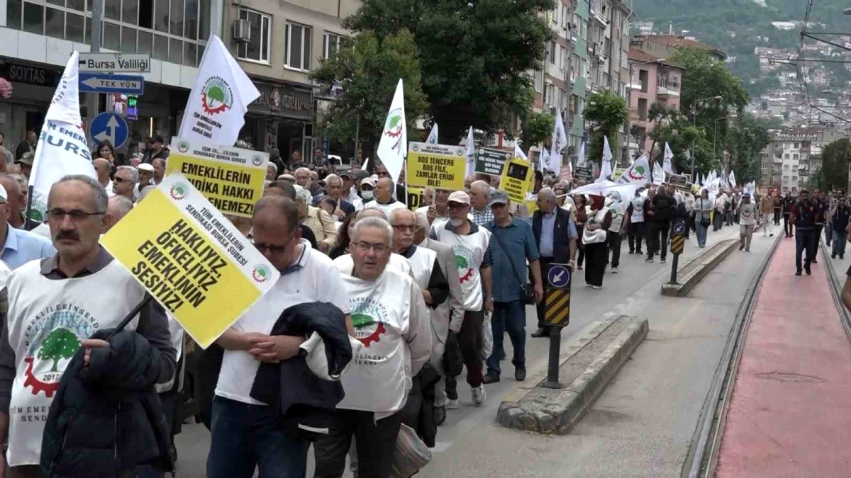 En düşük emekli maaşı, en düşük memur maaşına eşitlenecek şekilde kademelendirilmelidir