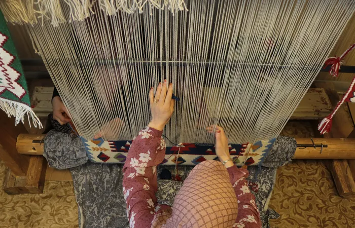 Sarız kilimleri, kadınların ellerinde hayat buluyor