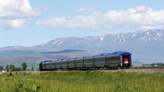 Vangölü Ekspresi seyahatseverlerden yoğun ilgi görüyor.