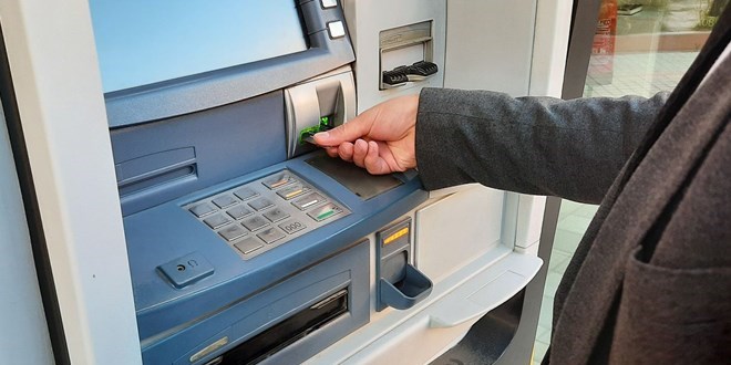Yargıtay: ATM’de unutulan karttan para çekmek hırsızlık suçu kapsamında