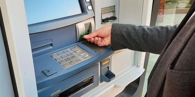 Yargıtay: ATM’de unutulan karttan para çekmek hırsızlık suçu kapsamında
