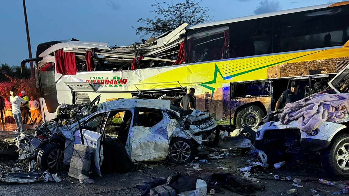 Mersin’de katliam gibi kaza: Çok sayıda ölü ve yaralı var