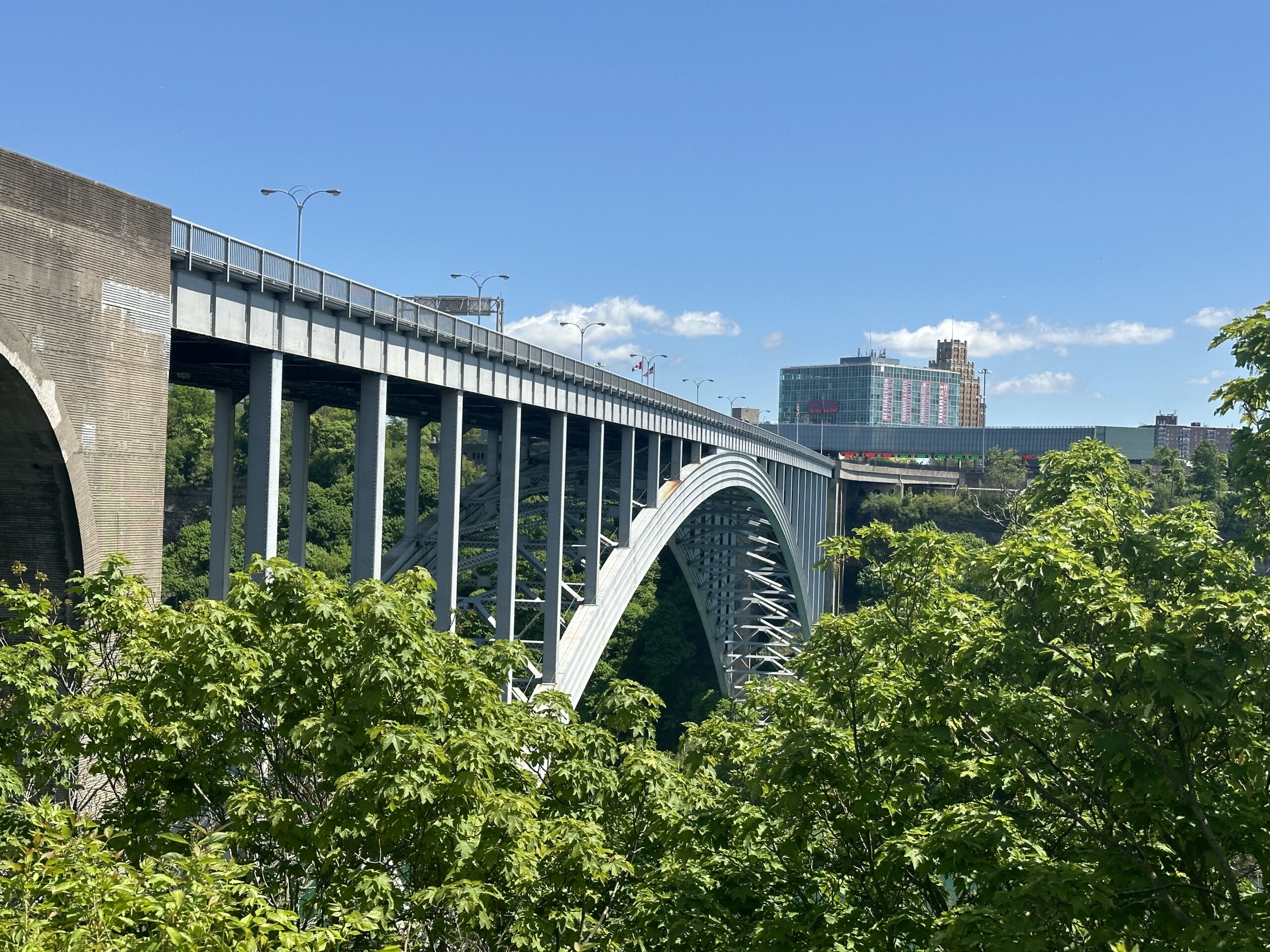 Niagara Şelalesi Üzerindeki Uluslararası Gökkuşağı Köprüsü(Özel Haber)