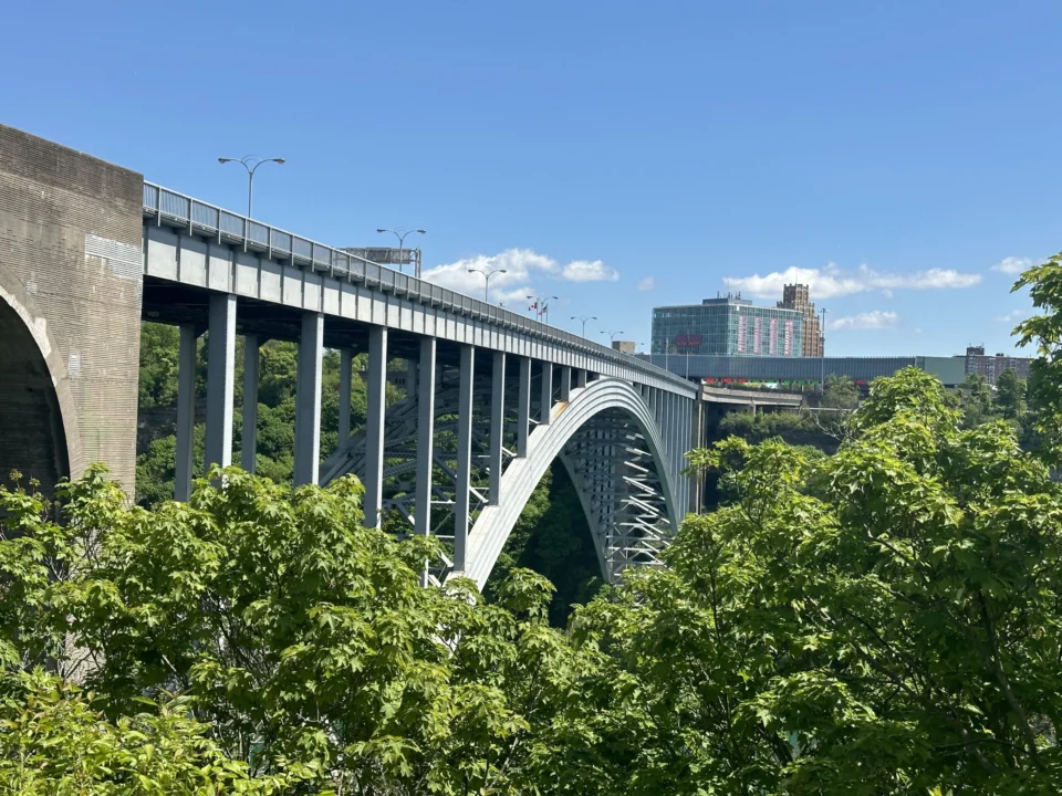 Niagara Şelalesi Üzerindeki Uluslararası Gökkuşağı Köprüsü(Özel Haber)