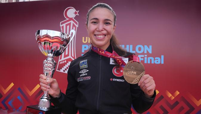 İlke Özyüksel’den Paris kotası