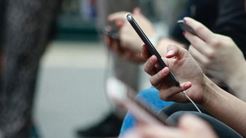 Los Angeles’ta okullarda cep telefonu ve sosyal medya yasaklanacak
