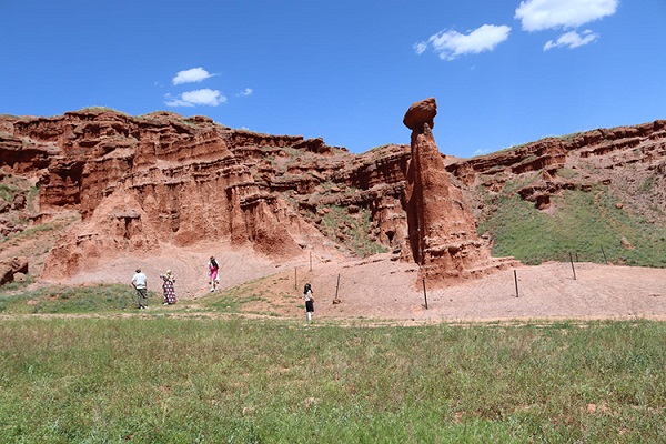 Narman Peribacaları bayram tatilinde turistleri ağırladı