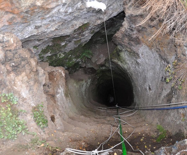 Kaçak kazı alanında Urartu su sarnıcı ortaya çıkarıldı