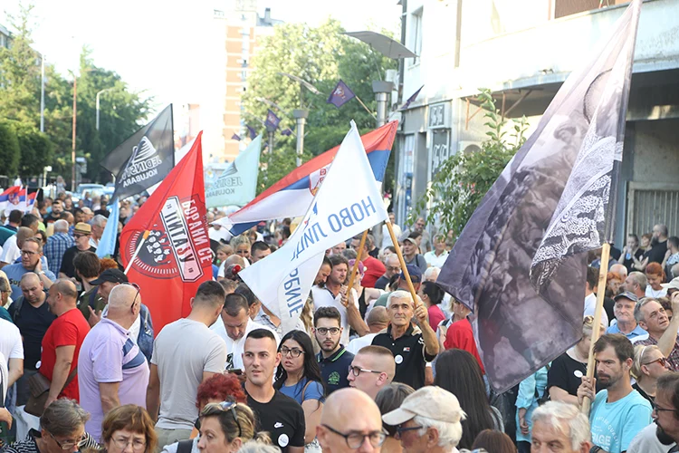 Sırbistan’da binlerce çevreci lityum çıkarma projesine karşı gösteri düzenledi