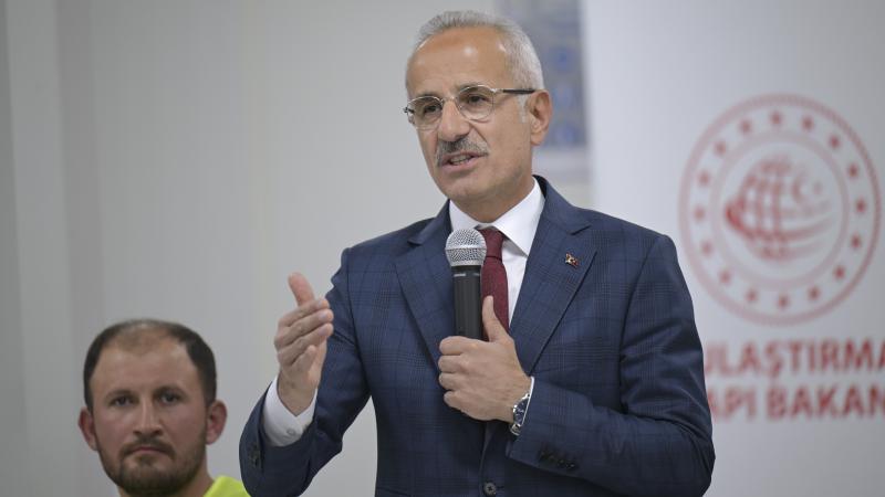 Bakan Abdulkadir Uraloğlu: Çelik grid ağ ile Türkiye’nin yol güvenliğini sağlıyoruz
