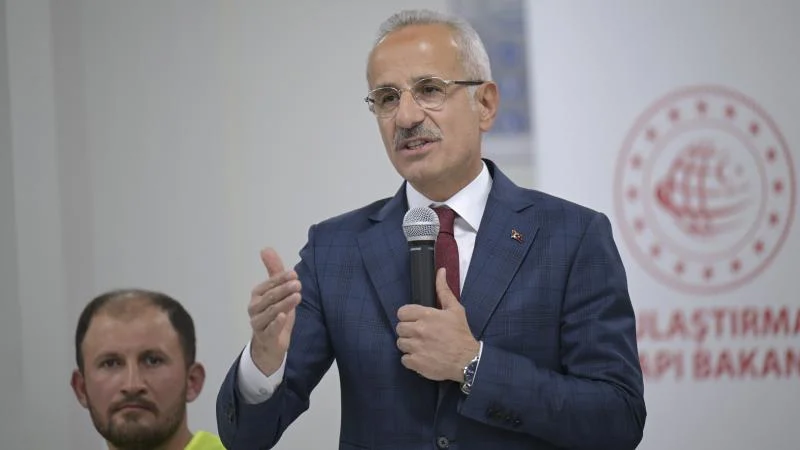Bakan Abdulkadir Uraloğlu: Çelik grid ağ ile Türkiye’nin yol güvenliğini sağlıyoruz