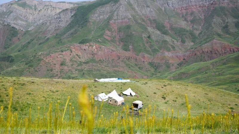 Tunceli Valisi Tekbıyıkoğlu, Feracan Tepe Yaylası’ndaki göçerleri ziyaret etti