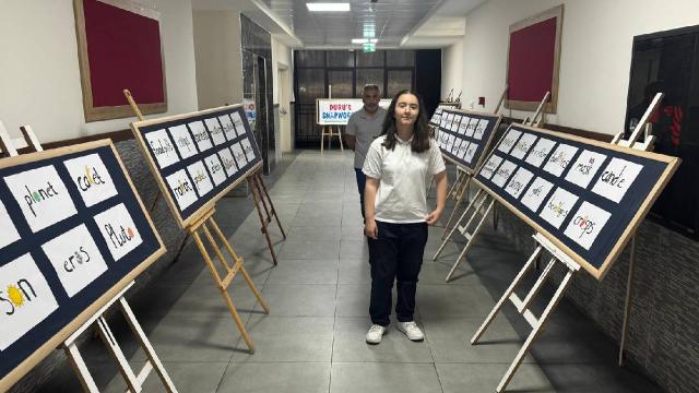 Tokat’ta ortaokulda İngilizce resim sergisi açıldı