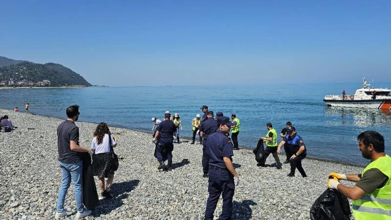 Arhavi’de çöp toplama etkinliği gerçekleştirildi
