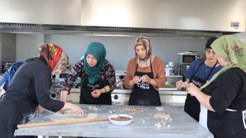 Malatya’da gastronomi kursunda geleceğin aşçıları yetişiyor