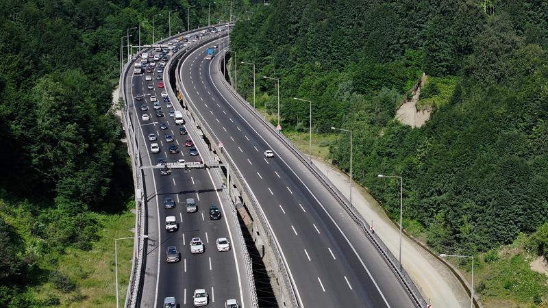 Yollarda trafik yoğunluğu yaşanıyor